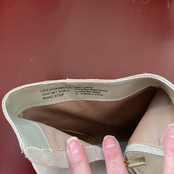 Size 10 Kenneth Cole Reaction ankle booties. Lightly used. - Picture 2 of 6